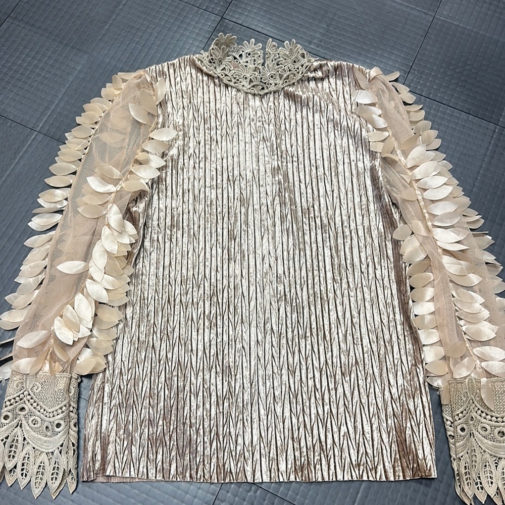 VIVA CREAM COLOR CRUSHED VELVET LACE SLEEVE BLOUSE WOMENS SMALL NWT